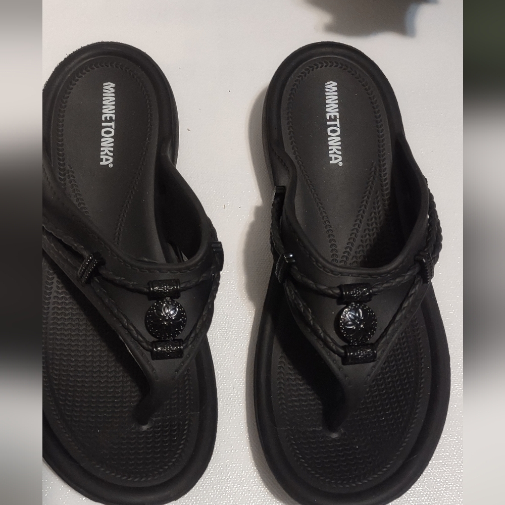 Minnetonka Women's Black Sandals - Picture 5 of 9